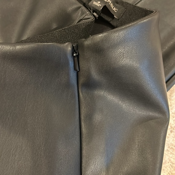 Banana Republic Vegan Leather Pants - Picture 7 of 9